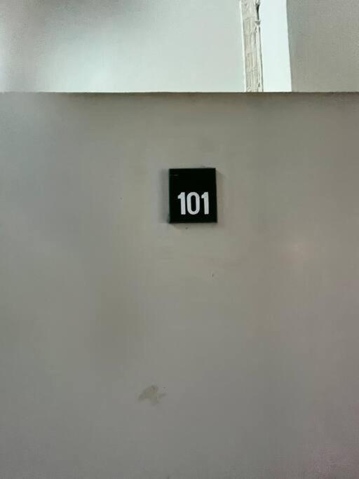 Room101 In Wanna Apartment Pattaya Exteriör bild
