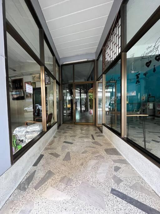 Room101 In Wanna Apartment Pattaya Exteriör bild