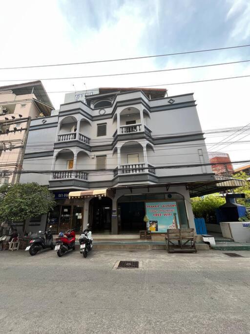 Room101 In Wanna Apartment Pattaya Exteriör bild